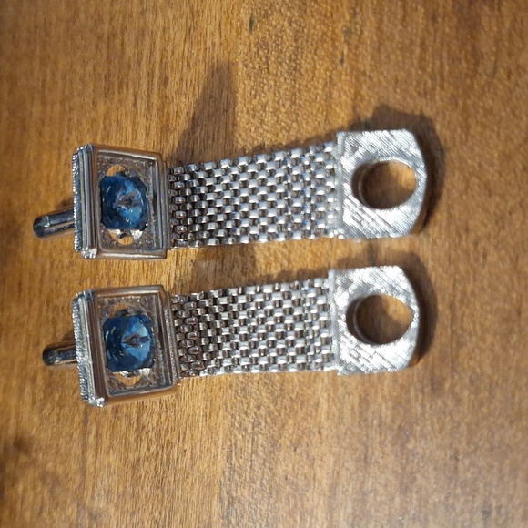 Blue Swarovski And Sliver Tone Link Cufflinks - Picture 4 of 5